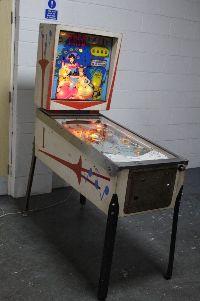 Retro Pinball Machine - Grade B